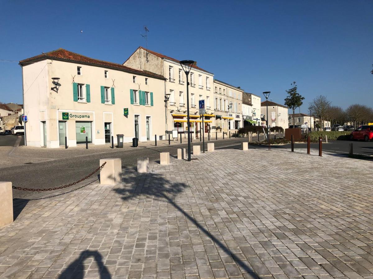 Surgères Charmante Maisonnette 2 Personnes Avec Wifi מראה חיצוני תמונה